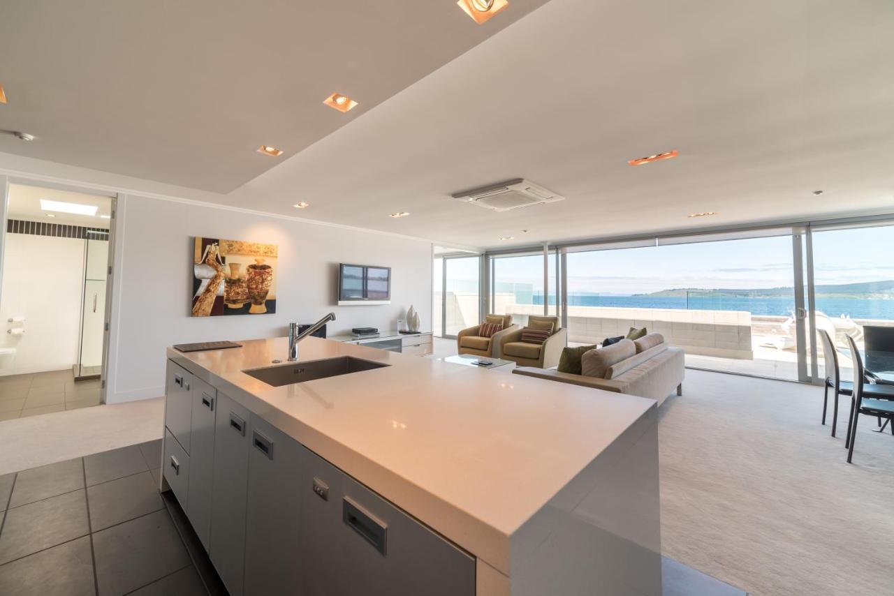 الشقق الفندقية Sacred Waters تاوبو المظهر الخارجي الصورة A kitchen in a modern home