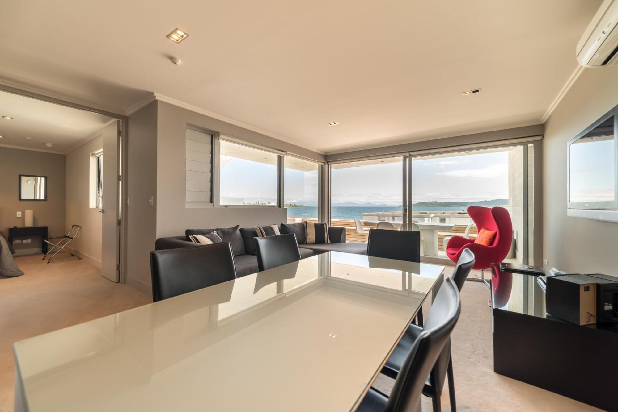 الشقق الفندقية Sacred Waters تاوبو المظهر الخارجي الصورة A penthouse apartment in the complex
