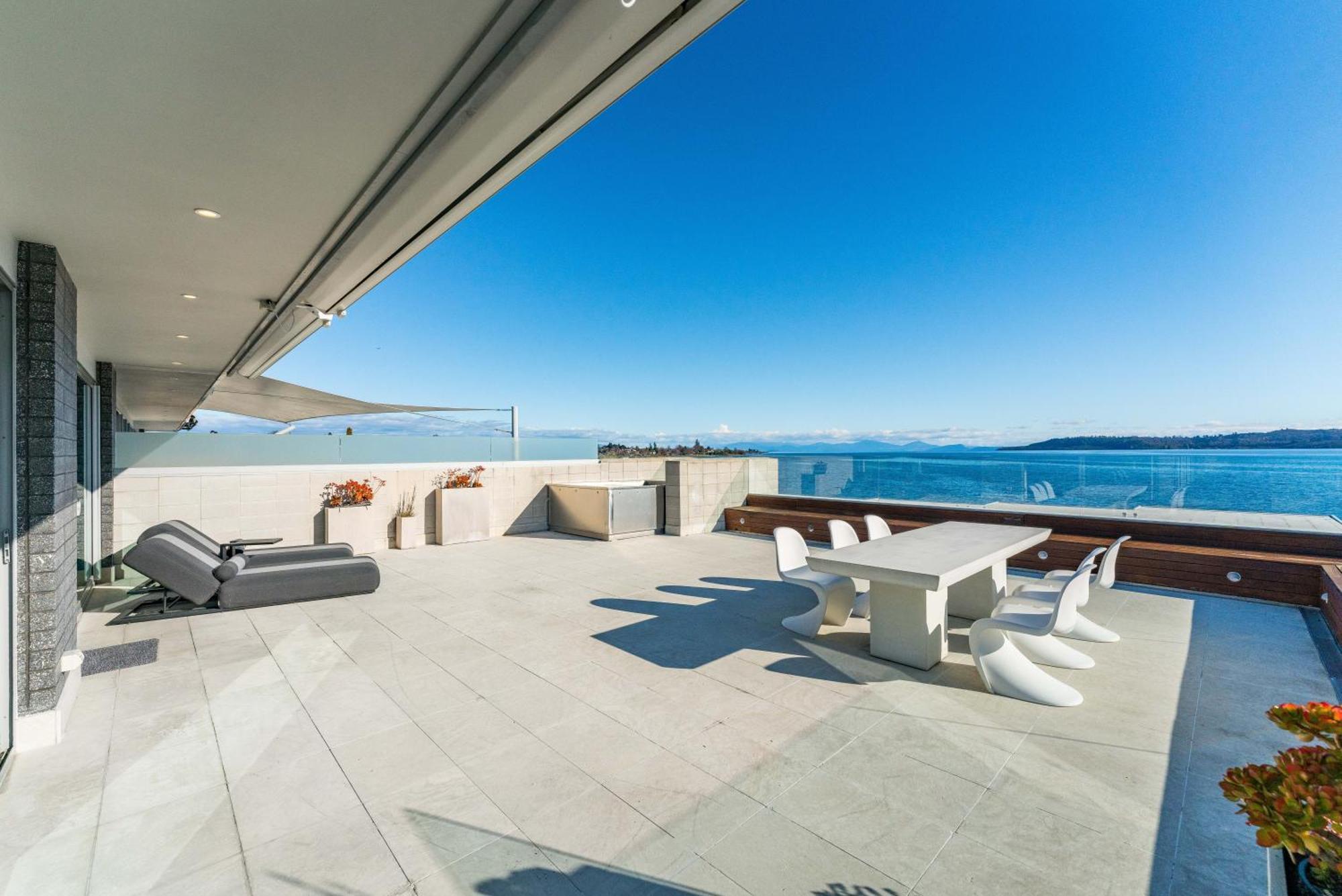الشقق الفندقية Sacred Waters تاوبو المظهر الخارجي الصورة Rooftop terrace