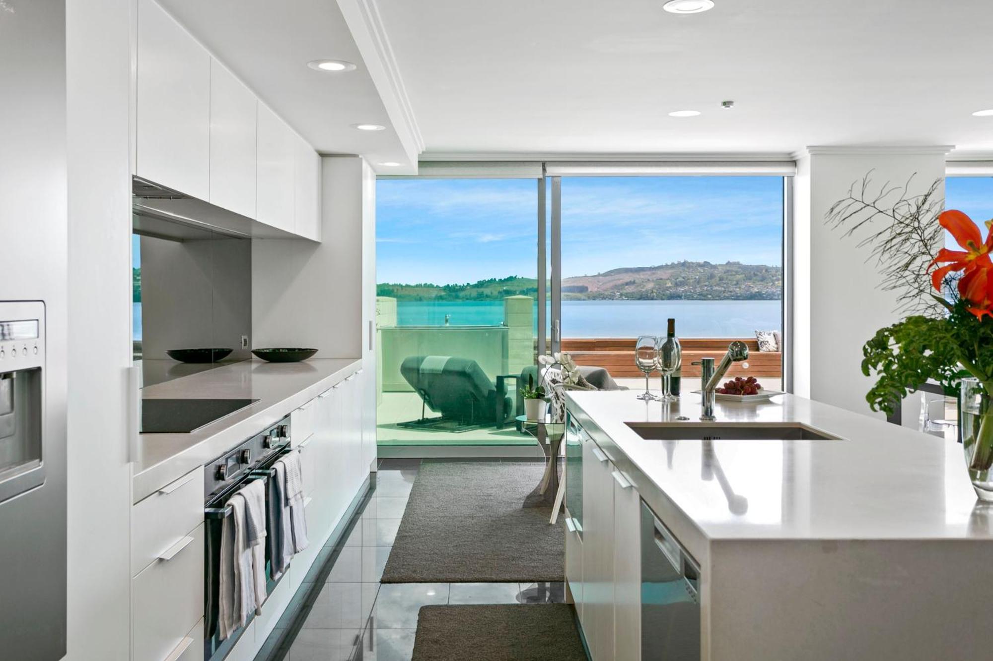 الشقق الفندقية Sacred Waters تاوبو المظهر الخارجي الصورة A kitchen in a condominium
